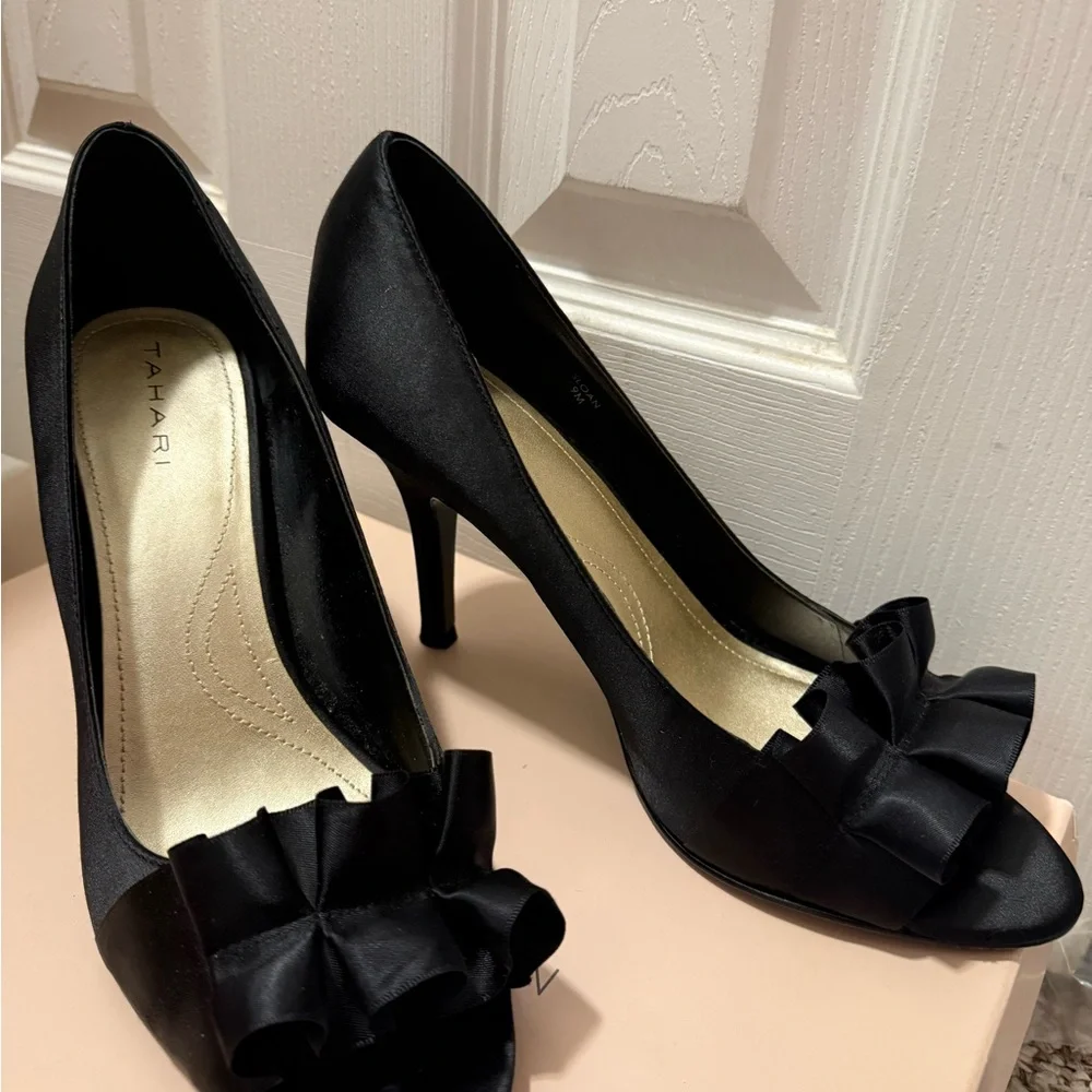 Tahari Black Ruffle Peep Toe Heels - Picture 5 of 5